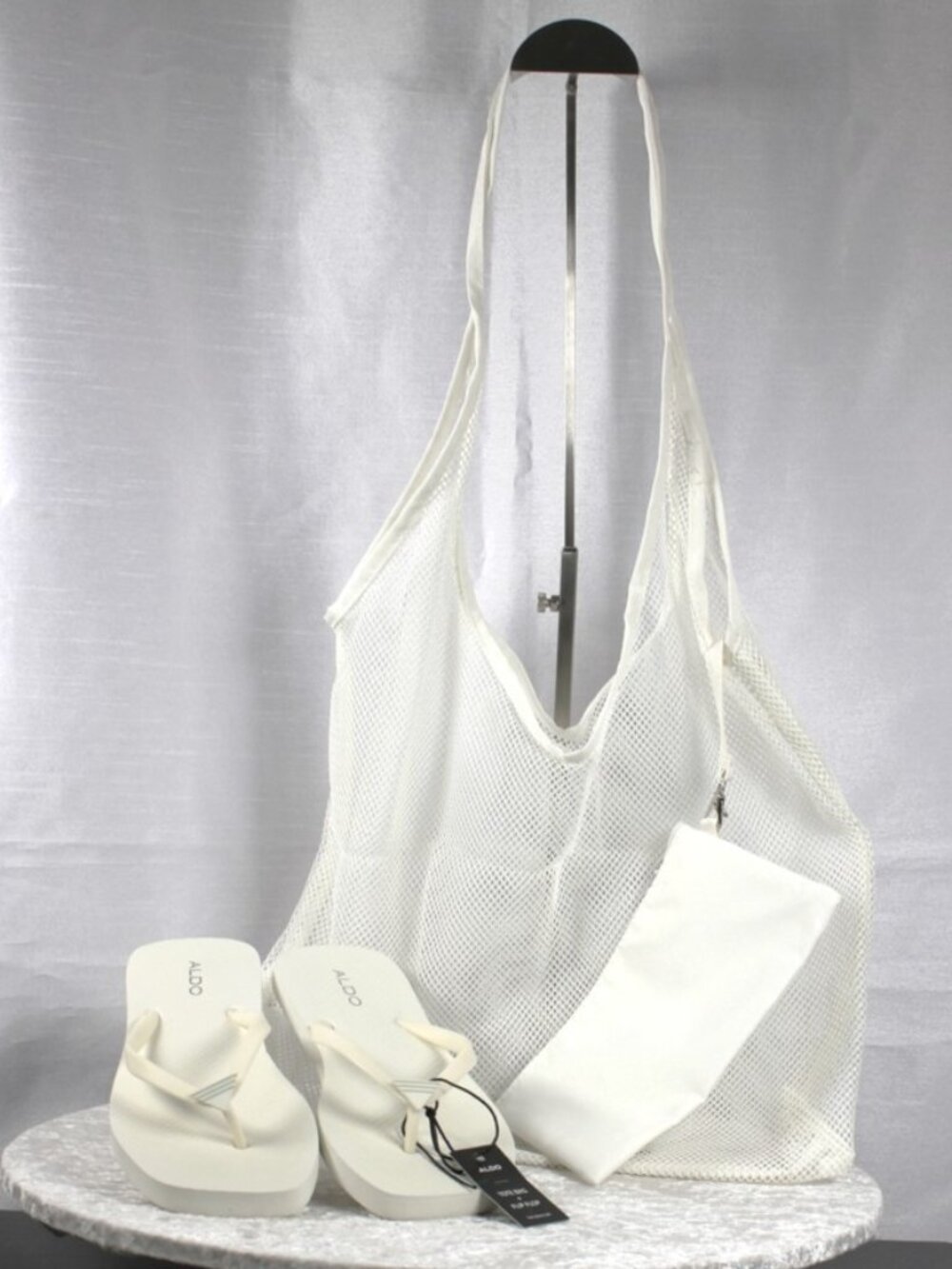 ALDO Beachready Women’s Flip Flops Size 8 White/Cream Mesh Beach Tote Pouch NWT